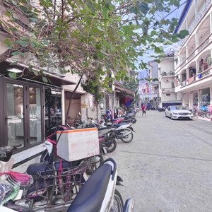 Bán Căn Hộ Tập Thể Tầng 1 Tại Cầu Giấy, Trước Nhà ô Tô Tránh, Full Nội Thất Về ở Luôn!!