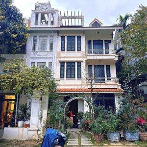 bao phê ! biệt thự sân vườn giữa ba đình, 2 thoàng, ô tô tránh dừng đỗ, full nội thất nhập. 141m*4t