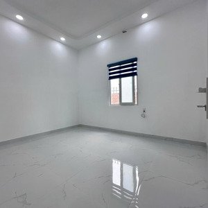 cho thuê nhà mặt tiền đường 10 tam bình, 5.5x21.5, vào ở ngay giá rẻ nhất khu vực.