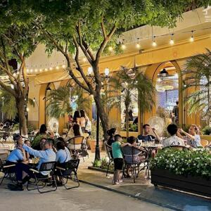 Cho thuê lô góc MT: 40 DT: 300m2 đường trung tâm gần nhà hát lớn