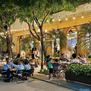 cho thuê lô góc mt: 40m dt: 300m2 đường trung tâm gần nhà hát lớn