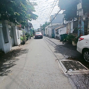 bán nhà mặt tiền, tt phước long b , quận 9, sát đương đình hội , 97m2,2 tầng,3 pn giá chỉ 7,5tỷ
