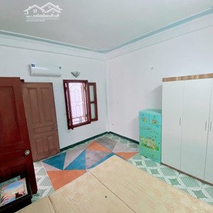 cho thuê phòng tại nguyễn khánh toàn, cầu giấy, dt30m, có ban công, cực thoáng giá 3,6tr/th