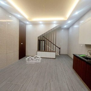 bán nhà hồng hà hoàn kiếm 37m2 x 4 tầng gần phố 5. x tỷ
