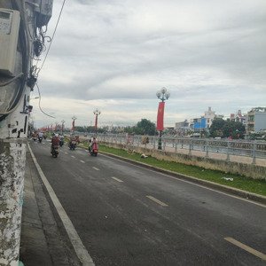 căn hộ dịch vụ 8 tầng, mặt tiền phú định, 200m2, 8x25m, 21 tỷ