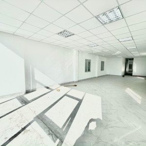 cho thuê văn phòng tân cảng 85m2 view kính có cửa sổ thoáng mát