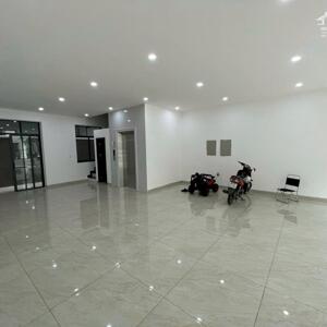 Cho thuê tầng 1 cực đep Vinhomes