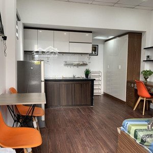 cho thuê căn phòng quận 1, gần vòng xoay cống quỳnh , đầy đủ nội thất bancong thoáng mát đường hồ h