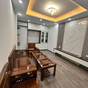 bác nào thích chỉ 1 bước chân ra đến phố thì đừng bỏ qua nhà này ạ!!!