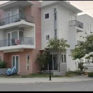 căn góc(10x16)m, dòng tiền 28tr, phú hữu q9 giá:11,4 tỷ tl