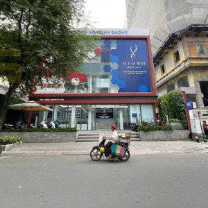 cho thuê nhà mặt tiền q1 138 lý tự trọng diện tích 20 x 30 2 lầu ngay chợ bến thành