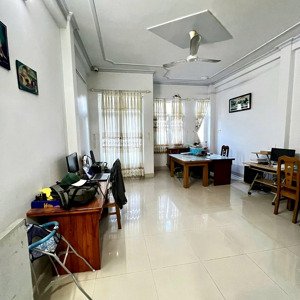cần bán nhà 2 lầu mặt tiền võ văn kiệt đối diện công viên
