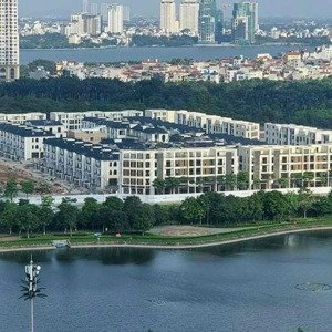 gia đình tôi cần bán biệt thự sân golf vân trì. nhà tôi view sân golf - view hồ rất đẹp !