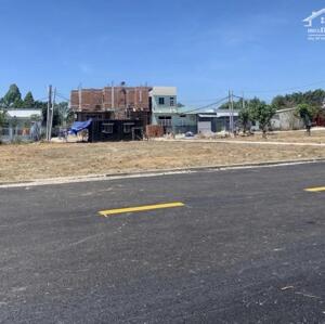 CẦN BÁN GẤP 210M2 ĐẤT CÓ SẴN THỔ CƯ NẰM GẦN TRỤC QUỐC LỘ LỚN CÓ CHỢ, TRƯỜNG HỌC DÂN ĐÔNG. GIÁ 290TR