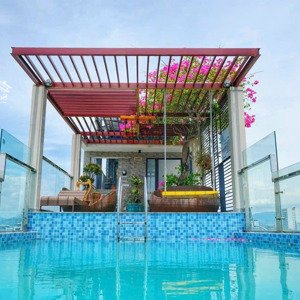 siêu doanh thu.130-140 tr/tháng. bán nhà căn hộ 8 tầng. thang máy, pccc đầy đủ. có hồ bơi.