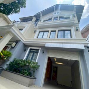 Cho thuê biệt thự đơn lập khu Cảnh Đồi Phú Mỹ Hưng, Quận 7, 15,5 x20m, 5PN