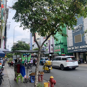 siêu phẩm nguyễn thiện thuật q3, thông bàn cờ, hẻm xe hơi tránh dt 42m2 xây 4 tầng btct, chỉ 11.9 t