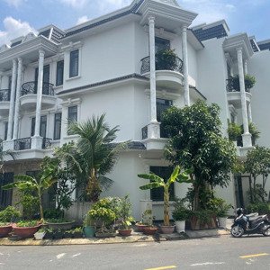 bán np 70m2 tại royal town dĩ an, 6 tỷ vnd, mặt tiền 4m, ngõ 20m, uy tín!