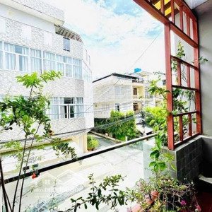 nhà riêng, diện tích 60m2, sổ hồng riêng, 3 tầng chắc chắn btct, nhỉnh 6 tỷ