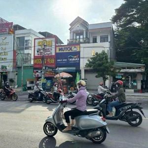bán nhà 3 tầng mặt tiền đường đỗ xuân hợp giá chỉ 23 tỷ, đang cho thuê 35tr/tháng