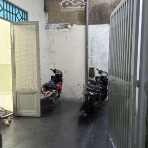 4.8m x 11m - shr - nhà trống - sân to