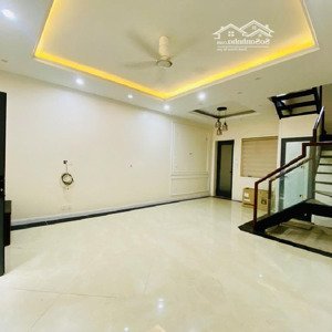 Biệt Thự Phố Cổ-trái Tim Hoàn Kiếm-không Gian đẹp -kinh Doanh
Hometay-mặt Tiền Rộng-dòng Tiền-đầu T