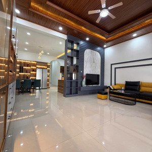 bán nhà 6m x 30m full nội thất đường y wang ngay cổng chào eakao