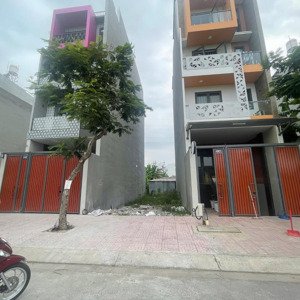 đất nền mặt tiền đường số 5 thuộc kdc phong phú 5, diện tích 4,5x18m sổ hồng riêng. giá 7,5tỷ
