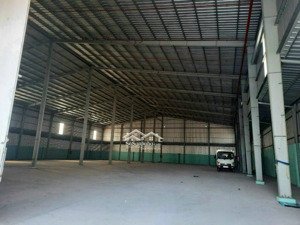 cho thuê nhà xưởng mt lại hùng cường. ngang 20m tổng dt 4200m2 xd hết. trạm điện 250a. phòng cháy