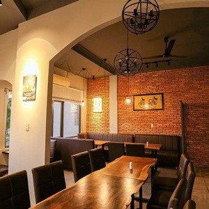 cho thuê nhà hàng 810 trường sa, quận 3, 4tầng, đường 2 chiều, đậu xe rộng rãi, gọi ngay 0901480389