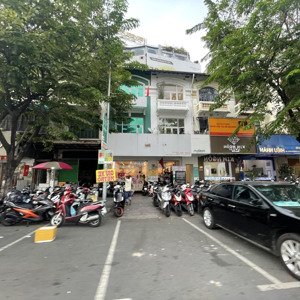 cho thuê vị trí ngay chợ bến thành mt phan bội châu, quận 1. căn đôi 8x18m trệt lầu, giá 100tr/th