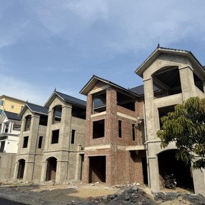 bán biệt thự 160m2 gần cây xăng đôi giá chỉ 7,x tỷ