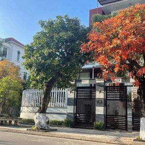 biệt thự 2 mặt tiền sát phạm văn đồng - 240m2 ngang 13m - 1 hầm 4 tầng nội thất cao cấp