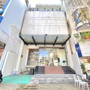 tòa nhà mt nguyễn trãi - bến thành q1. dt rộng 12x20m - có thang máy - vị trí đẹp