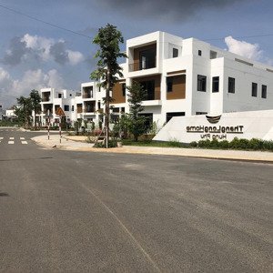 cần bán căn biệt thự liền kề 245,7m2, giá 16,5tỷ thăng long home hưng phú, giá rẻ nhất khu.