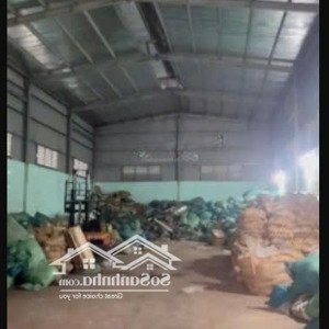 bán nhà xưởng. diện tích 750m2, xây dựng kiên cố. đường tải 10 tấn vi vu