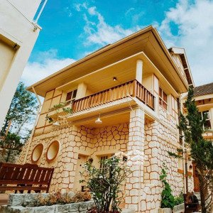 bán khách sạn 2 mặt tiền vị trí kim cương giữa thị trấn cổ địa chỉ: đặng thái thân, p3, đà lạt