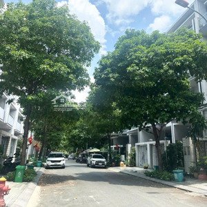 cho thuê nhà nguyên căn dt: 5x21m , 1 hầm 4 lầu kdt vạn phúc - có đầy đủ máy lạnh