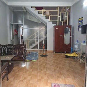 có nhà kiệt nguyễn trung trực ngay trung tâm an hải bắc. sơn trà nhà 2 tầng, có tổng 3 phòng