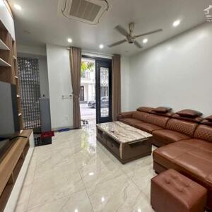 Cho thuê nguyên căn 5 phòng ngủ tại Vinhomes Marina
