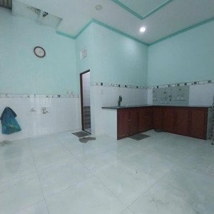 chính chủ gởi bán nhà trệt 1lầu, đông hòa. shr, dt sàn 90m, đường 4m. xây dựng kiêng cố. đến ở luôn