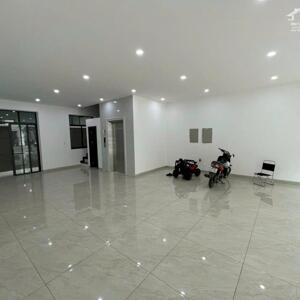 Cho thuê sàn tầng 1 70m2 giá 9.5tr tại Vinhomes Marina