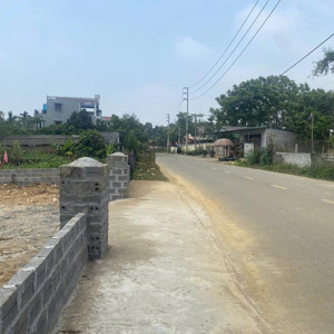bán lô đất mặt tiền 13m, trục chính rộng 10m, trung tâm thị trấn huyên