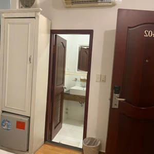cho thuê khách sạn mặt tiền 4x17m, 18 phòng, giá 155 triệu/tháng nguyễn trãi, ngã 6 phù đổng, q1