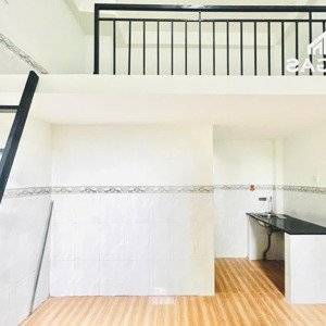 cho thuê phòng trọ có gác, máy lạnh mới xây giá rẻ ngay ngã tư thủ đức, hutech khu e