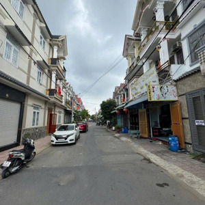 chủ hạ giá 300tr bán gấp căn nhà lấy tiền trả nợ