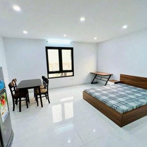 căn phòng cửa sổ trời thoáng mát rộng rãi tiện qua trung tâm quận 1, phú nhuận giá rẻ