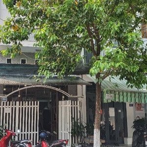 bán đất tặng nhà cấp 4 đường võ như hưng đà nẵng vị trí thuận lợi kinh doanh , gần biển