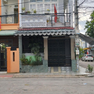 cần bán gấp nhà đẹp 2 lầu, gần chợ trường học các cấp phường tân đông hiệp, dt 60m2 hẻm xe hơi rộng