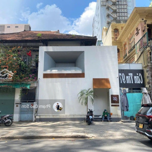ngang 8m (160m2) - 2 tầng - mặt bằng trống suốt duy nhất quận 1